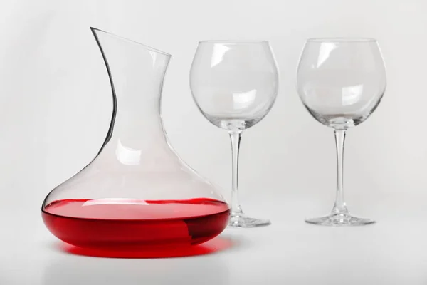 ワインのガラス製のデカンタ — ストック写真