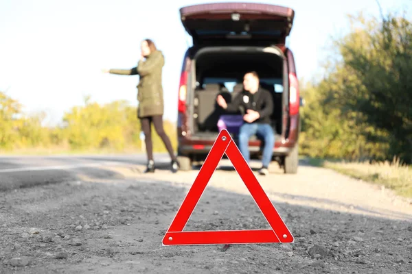 Red Warning Triangle Asphalt Road Couple Catching Car Road — Stock Photo, Image