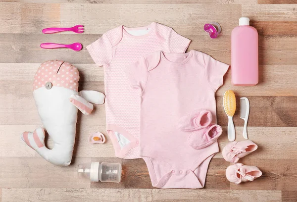 Ropa de bebé y accesorios — Foto de Stock