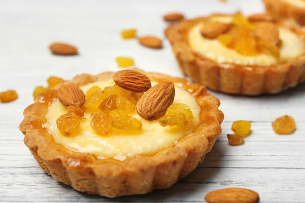 Metal tray with delicious crispy tarts — Stock Photo, Image