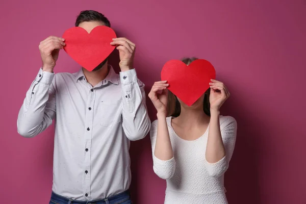 Feliz jovem casal — Fotografia de Stock