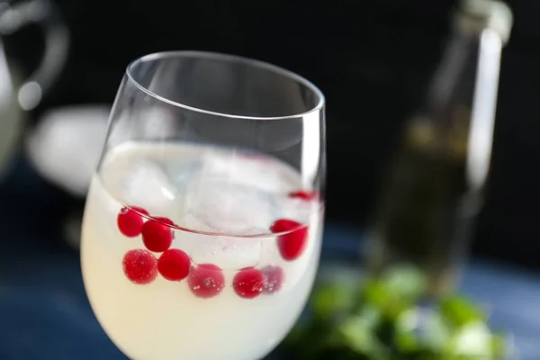 Verfrissende cocktail met cranberry — Stockfoto