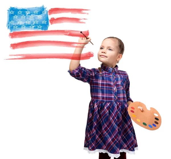 Petite fille dessinant drapeau des États-Unis sur fond blanc — Photo