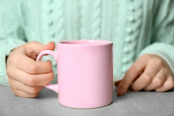 Woman holding blank cup — Stock Photo, Image