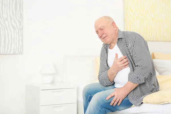 Mature man suffering from pain — Stock Photo, Image