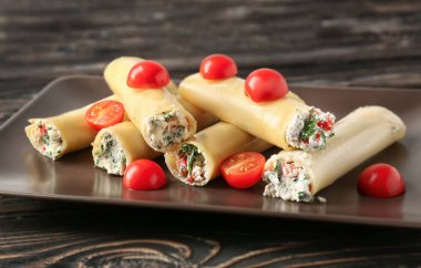 kiraz domates ile doldurulmuş makarna 