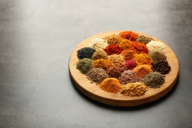 yığın-in farklı baharatlar 