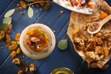 Cam Kavanoz lezzetli yoğurt ile 