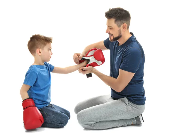 Man helping son to put on gloves — Stock Photo, Image