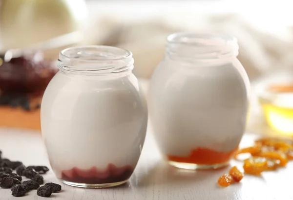 Sklenice s chutný jogurt — Stock fotografie