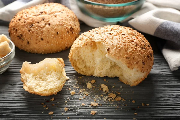 Buns with sesame and bread — Stock Photo, Image