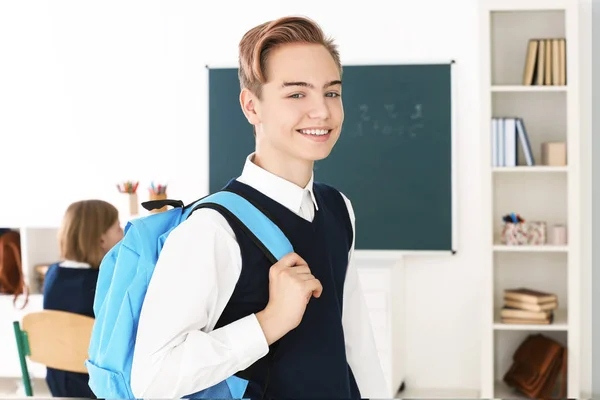 Adolescente Uniforme Escolar Pie Aula — Foto de Stock