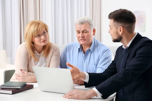 Senior couple at notary public office — Stock Photo, Image