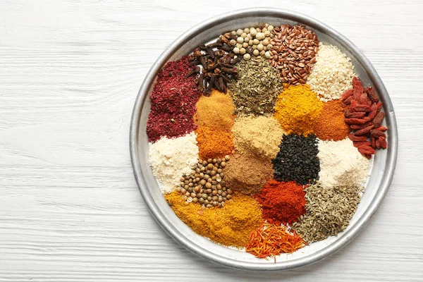 farklı baharat karışımı tepsiye