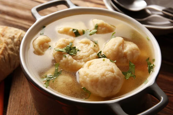 Delicioso frango e bolinhos — Fotografia de Stock