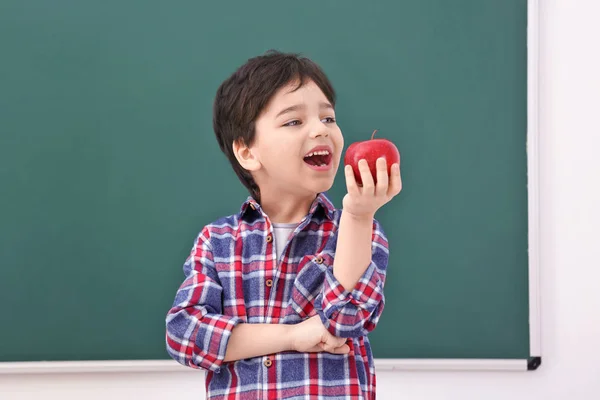 Pequeno menino bonito — Fotografia de Stock