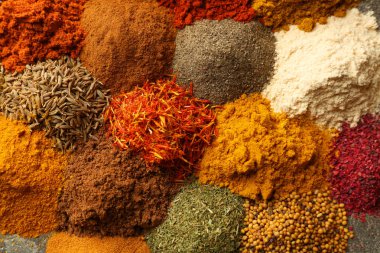 yığın-in farklı baharatlar