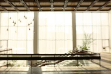 Işık perdeleri ile büyük pencere