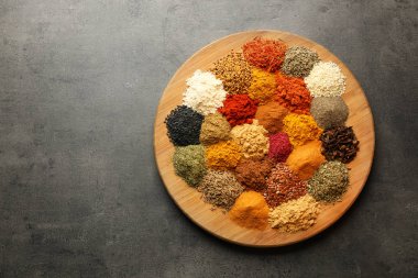 yığın-in farklı baharatlar 