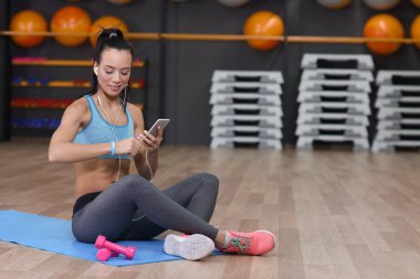  kadın fitness izci ile