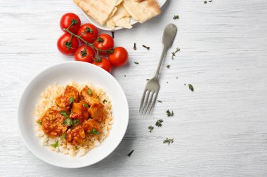 tavuk tikka masala ve pirinç 
