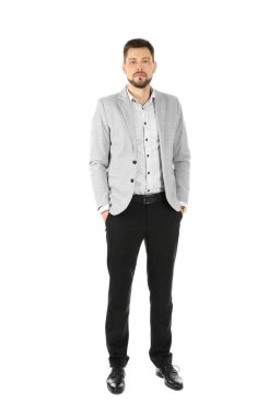 şık elbiseli yakışıklı adam  