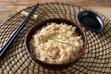 Hasır mat kahverengi pirinç ile plaka