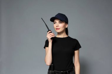 Güvenlik Tekdüzen kadında