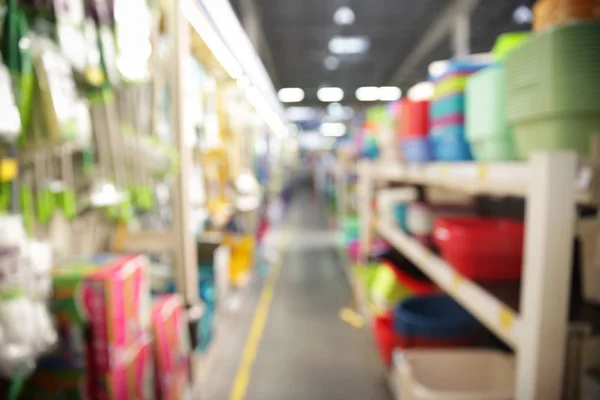 Vista offuscata degli scaffali dei supermercati — Foto Stock