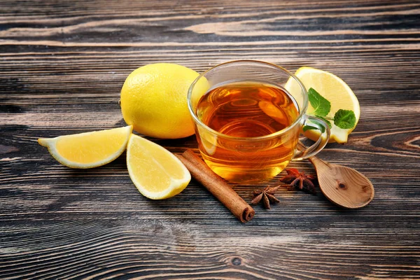 热饮料与蜂蜜和柠檬 — 图库照片
