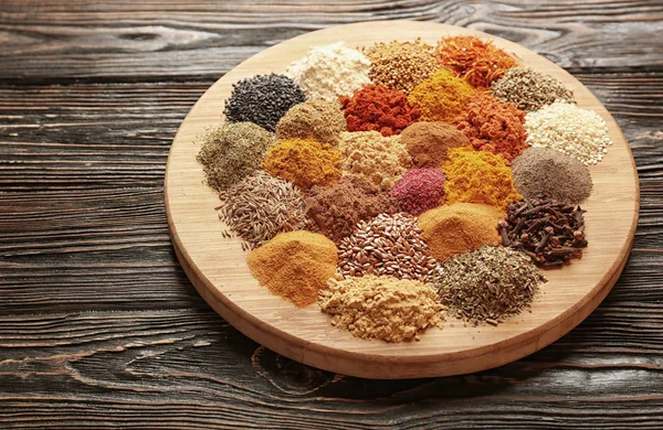 Högar av olika kryddor — Stockfoto