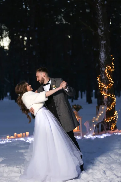 Happy wedding couple — Stock Photo, Image