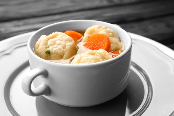 Panela de sopa de frango e bolinhos — Fotografia de Stock