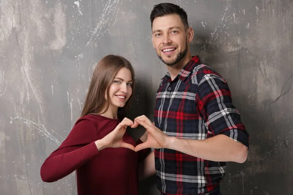 Feliz jovem casal — Fotografia de Stock