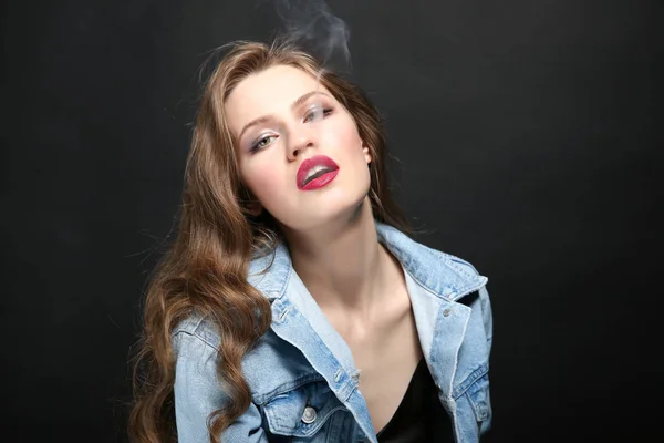 Beautiful woman with cigarette — Stock Photo, Image