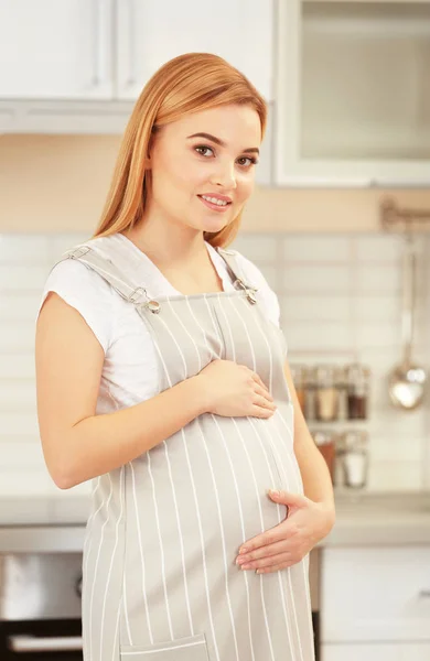 Wanita hamil yang cantik — Stok Foto