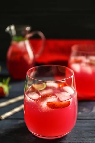 Coquetéis refrescantes com morango — Fotografia de Stock