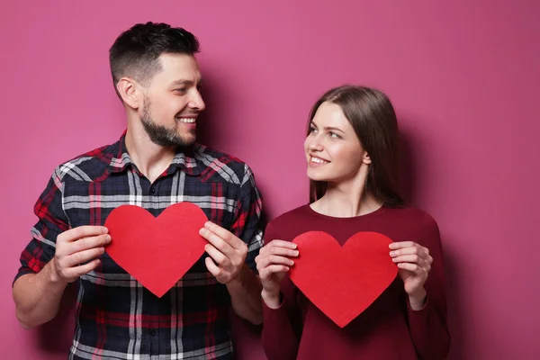 Feliz jovem casal — Fotografia de Stock