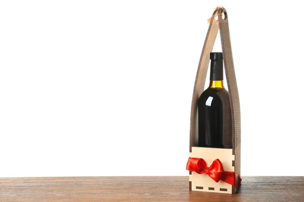 Tabel met een fles wijn in geschenkdoos — Stockfoto