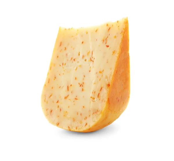 Pedazo de sabroso queso sobre fondo blanco — Foto de Stock