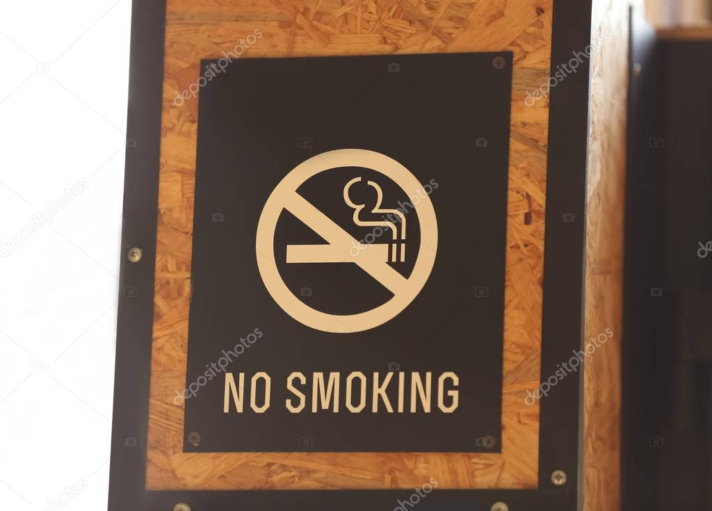 NO SMOKING sign 