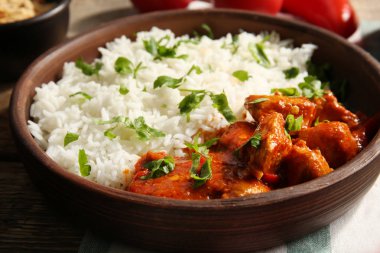 tavuk tikka masala ve pirinç 