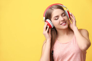 müzik güzel bir genç kadın