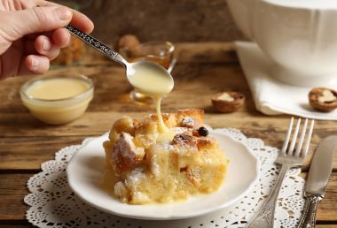 Tasty bread pudding clipart