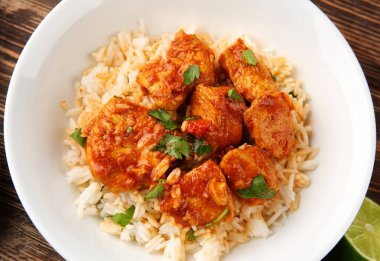 tavuk tikka masala ve pirinç 