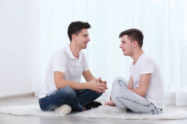 Mutlu eşcinsel çift 