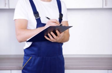 Tesisatçı Tekdüzen holding Pano içinde