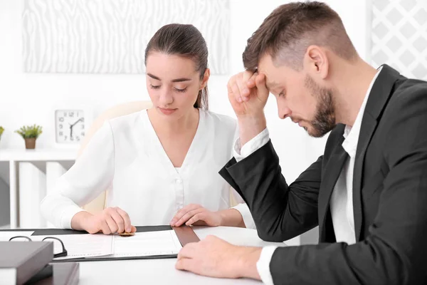 Man at notary public office — Stock Photo, Image