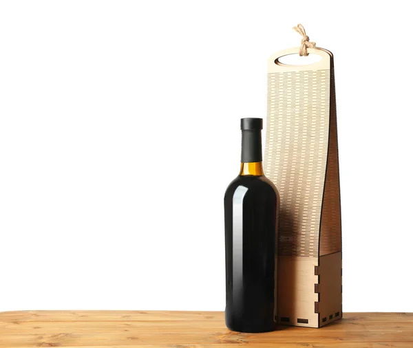 Tabulka s lahví vína a dárkové krabičky — Stock fotografie