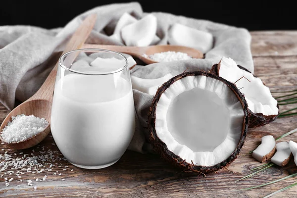 Composição com leite de coco saboroso — Fotografia de Stock
